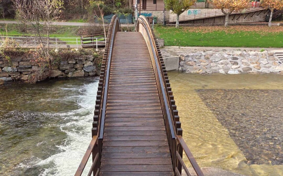 PROYECTO DE REFUERZO MEDIANTE ESTRUCTURA METÁLICA EN LA PASARELA PEATONAL DE LA PLAYA FLUVIAL DE VILLAFRANCA DEL BIERZO