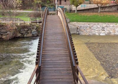 PROYECTO DE REFUERZO MEDIANTE ESTRUCTURA METÁLICA EN LA PASARELA PEATONAL DE LA PLAYA FLUVIAL DE VILLAFRANCA DEL BIERZO